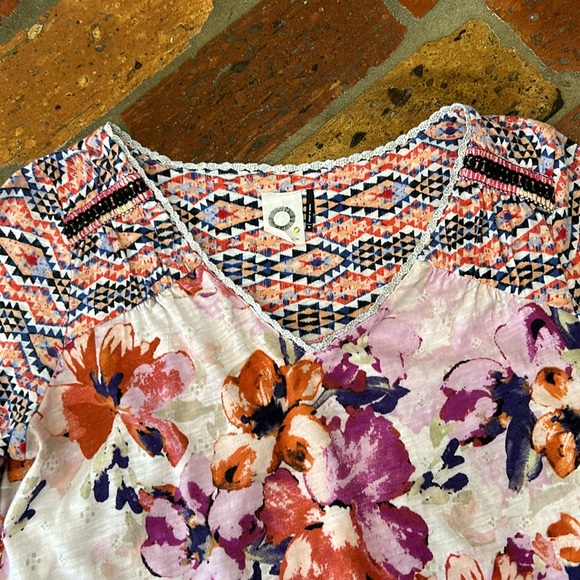 Anthropologie Akemi + Kin pink floral patterned vneck top szM - Picture 8 of 12